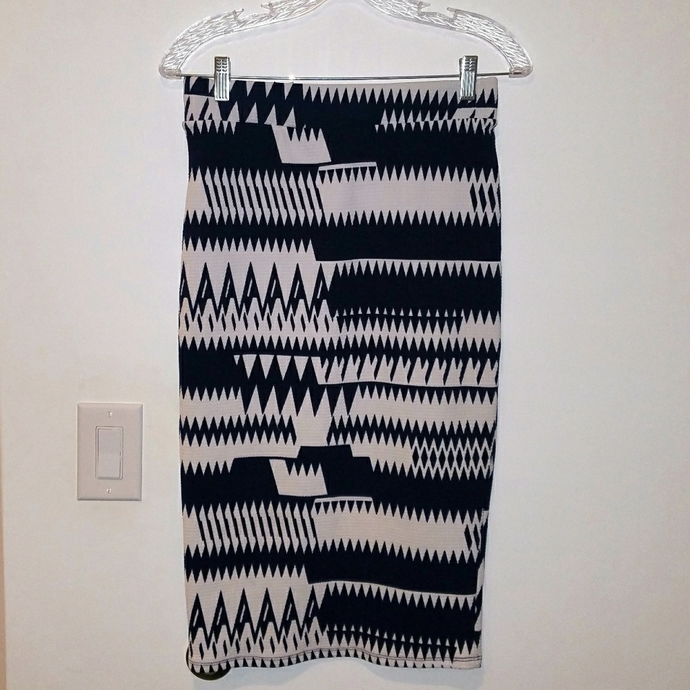 *FINAL PRICE* Navy / White skirt